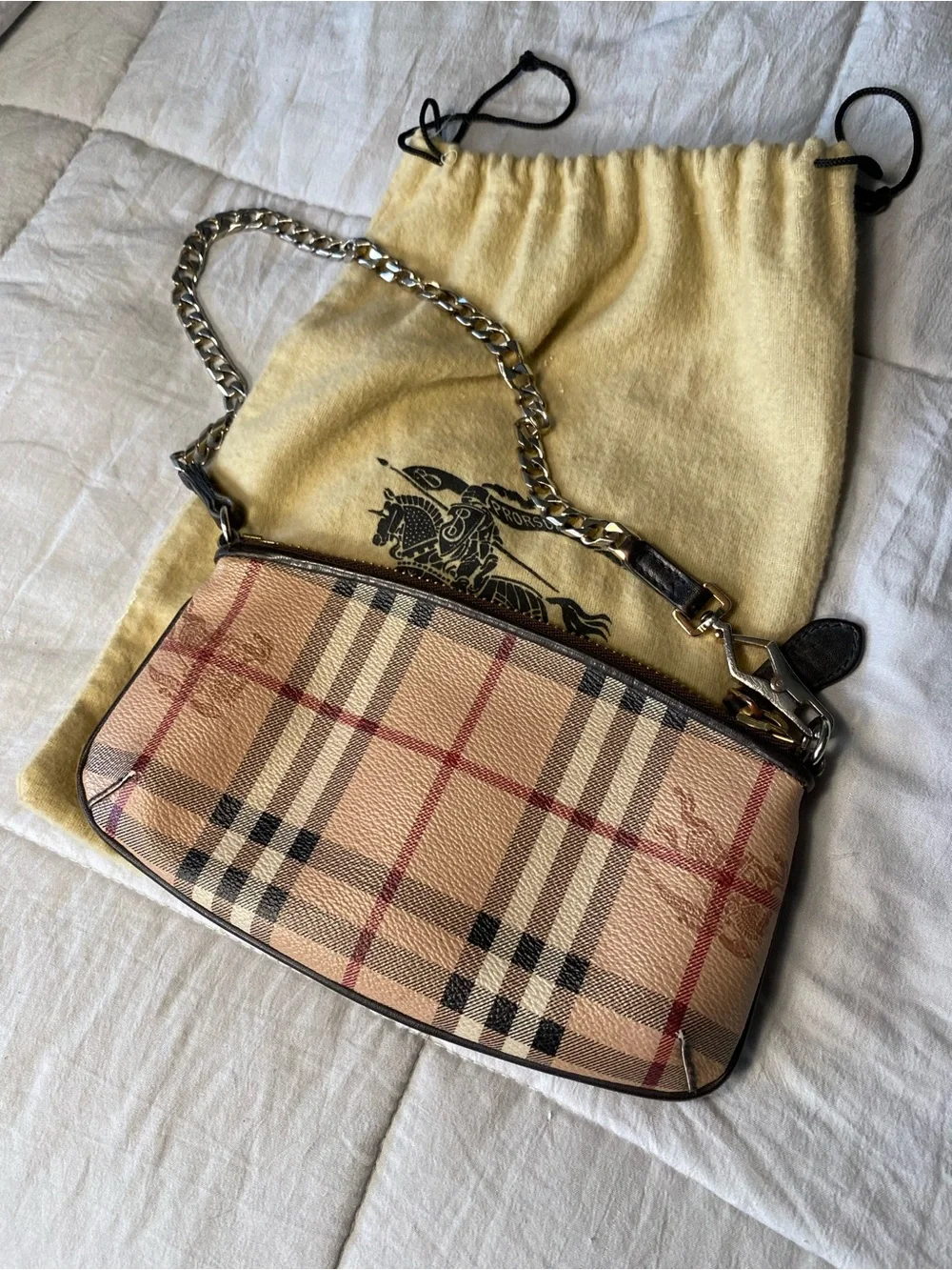 Burberry Beige Nova Check Chain Shoulder Bag with Gold-Tone Hardware - Picture 4 of 15